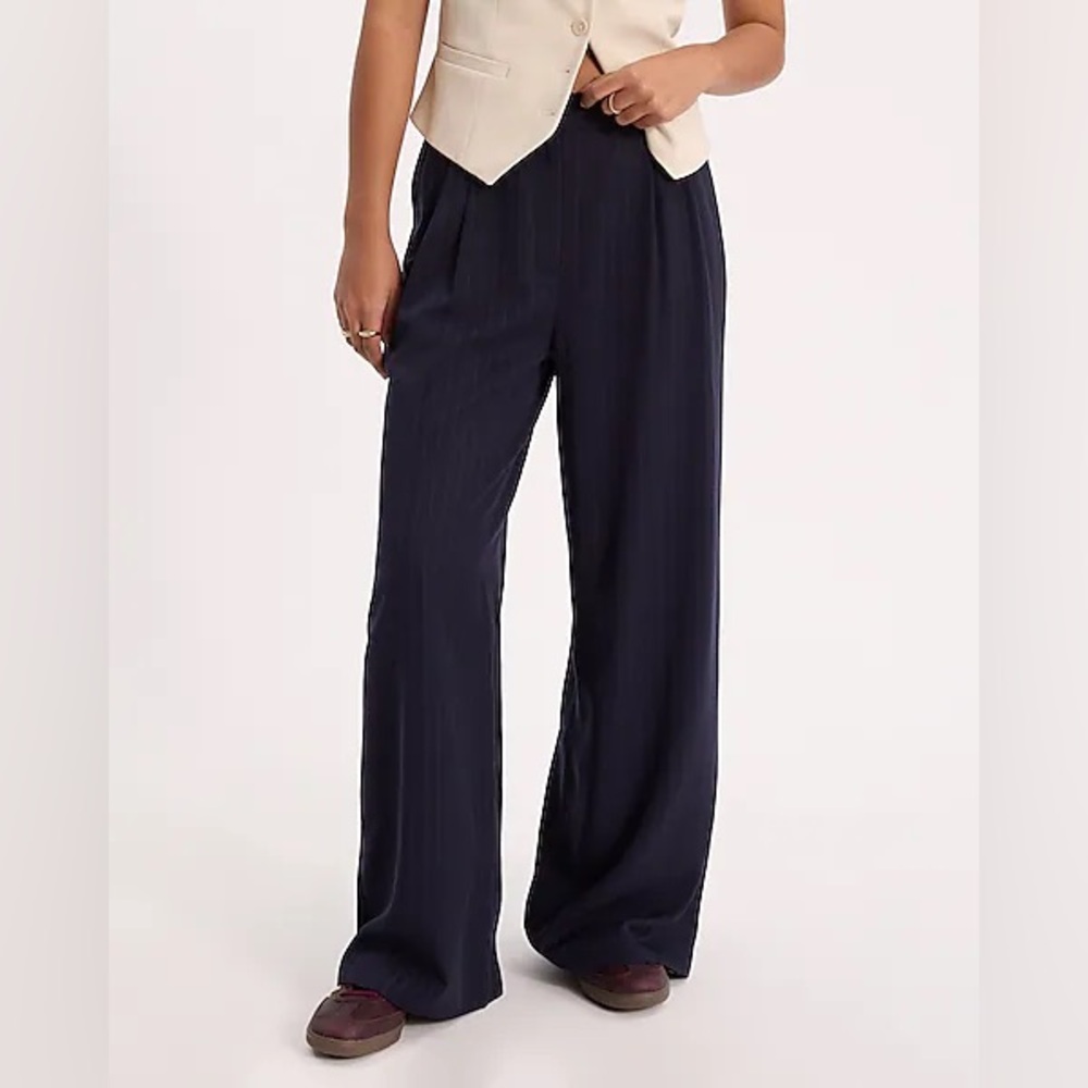 NWT Express Navy Blue Pinstripe High Waisted Relaxed Pleated Wide Leg Trousers 0